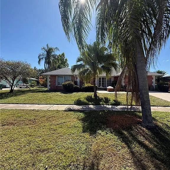 154 SE Selva Ct — Photo 1