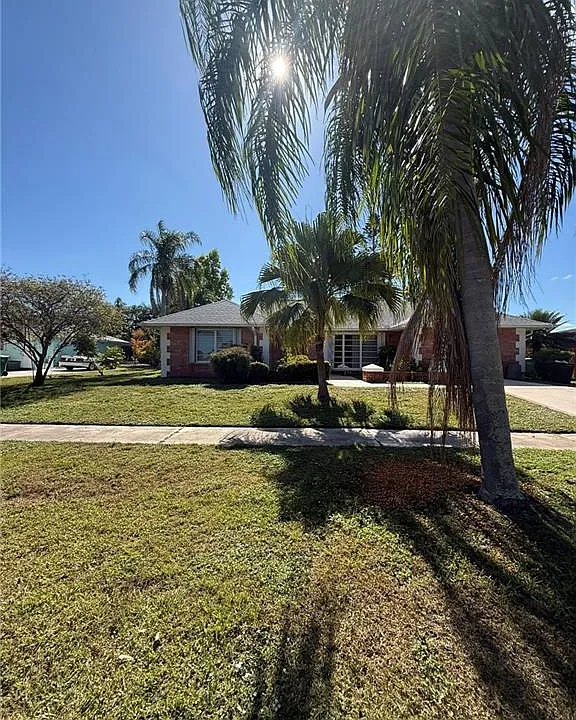 154 SE Selva Ct
