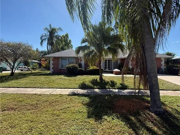 154 SE Selva Ct, Port Saint Lucie, FL 34983