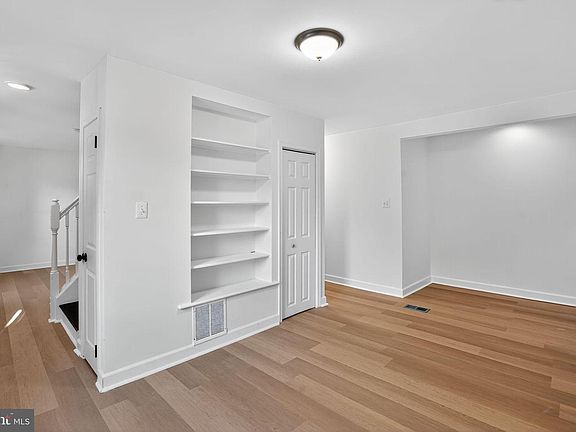 5th image of 1103 Montgomery St