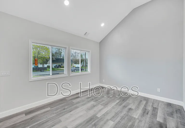 615 Macdonald Ave — Photo 8