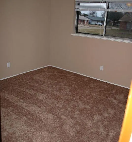 1519 Holiday Pl — Photo 12