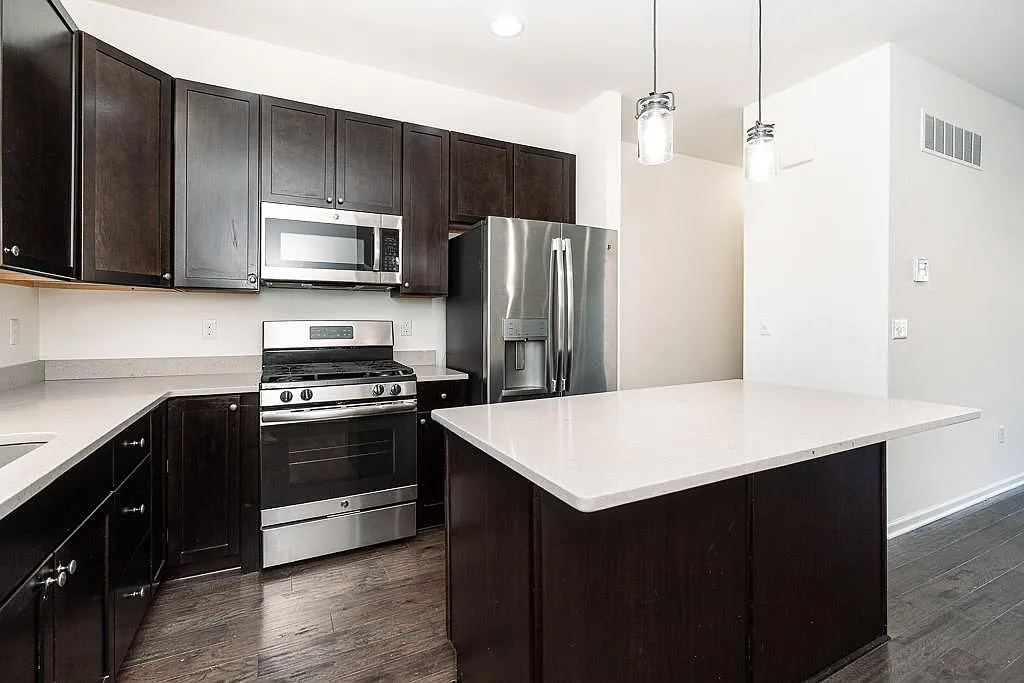 3 bed, 2.5 bath, 1541 sqft, $2,495 — Photo 4