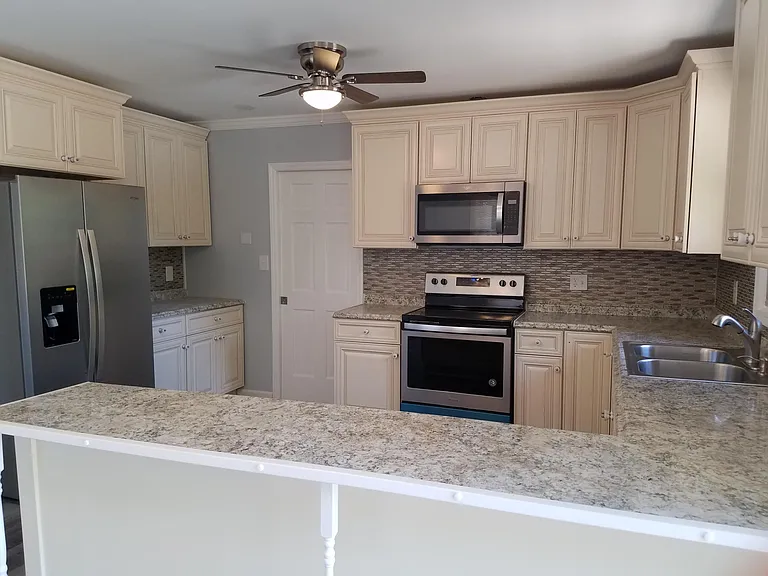 7604 Wallingford Rd — Photo 6
