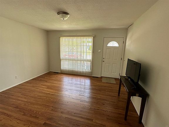 2nd image of 2831 Laurel View Ln