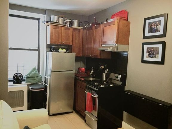 2nd image of 30 W 70th St APT 1E