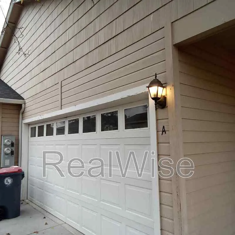 3 bed, 2.0 bath, 1188 sqft, $1,645 — Photo 3