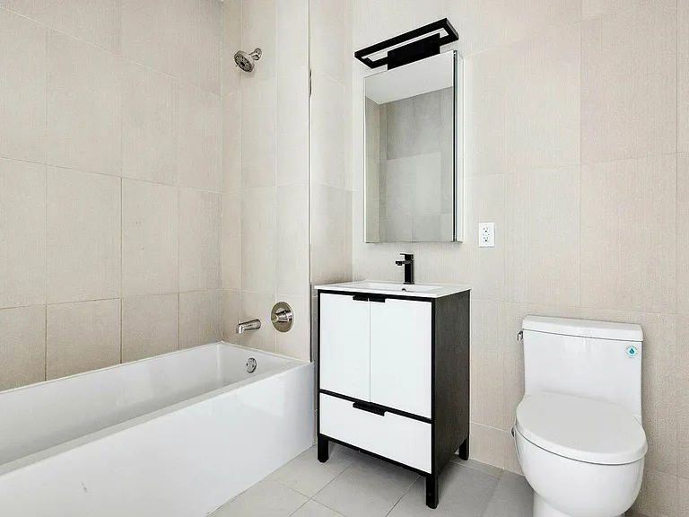 715 E 32nd St #5F — Photo 4