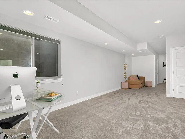 10870 E 26th Ave — Photo 7