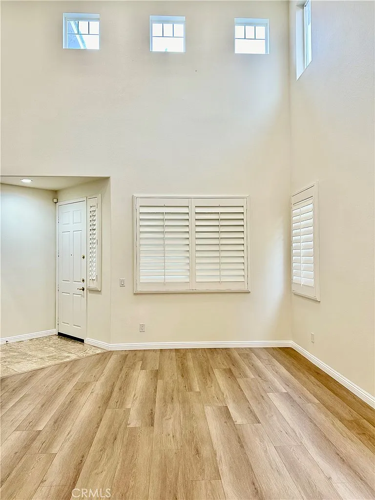 5 bed, 3.5 bath, 3004 sqft, $5,500 — Photo 3