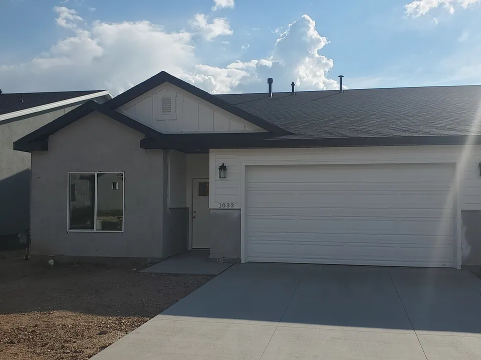 1033 N Vista Loop
