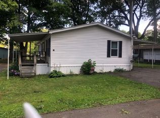 17 Oakside Dr, Rochester, NY 14625