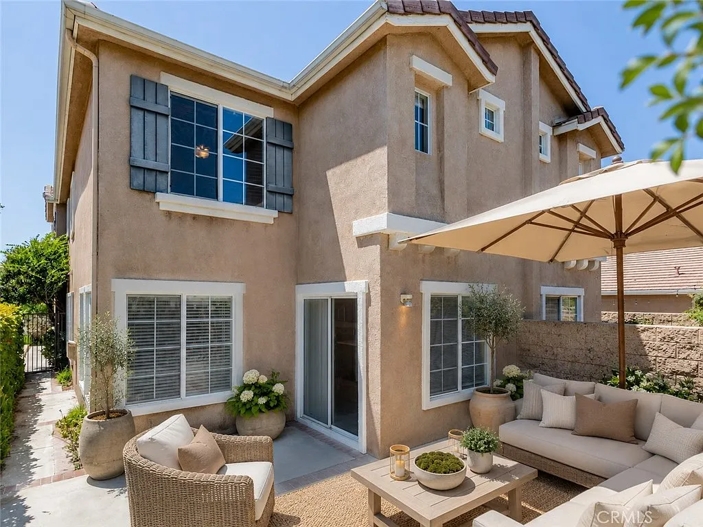 3 bed, 2.5 bath, 2085 sqft, $4,500 — Photo 2