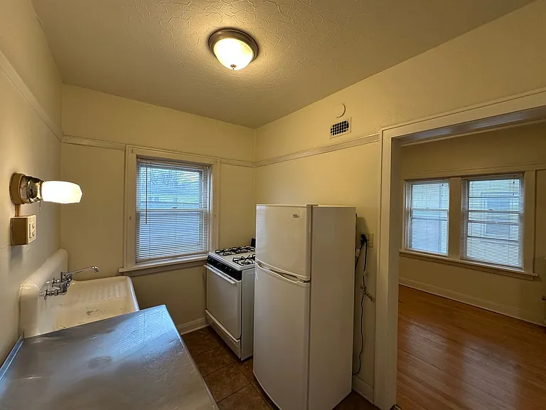 3825 N Oakland Ave — Photo 13
