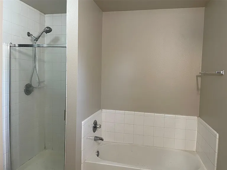 9311 Parkmore Dr — Photo 5