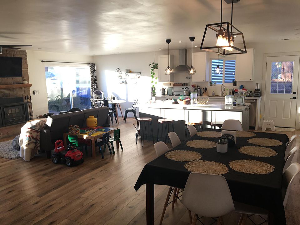 Open floor concept-- living room/ dining room/ kitchen.