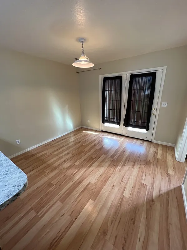 2 bed, 1.5 bath, 1306 sqft, $1,500 — Photo 4