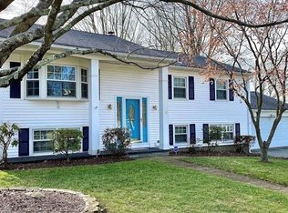 18 Elizabeth Ct, West Warwick, RI 02893