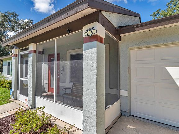 2nd image of 814 Oak Road