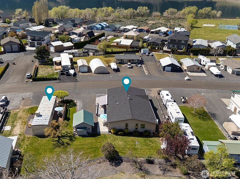 2nd image of 905 Hunter Avenue SW