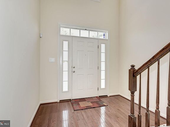 2nd image of 3795 Louise Ave