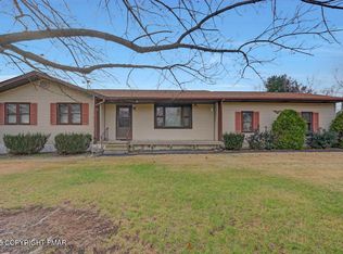 147 Countryside Dr, Brodheadsville, PA
