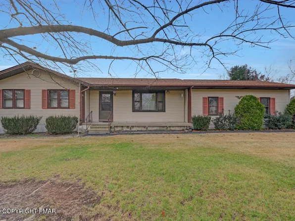 147 Countryside Dr, Brodheadsville, PA 18322