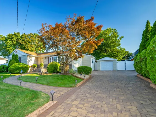 296 Fulton St, West Babylon, NY 11704