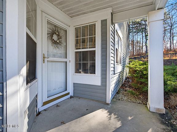 4th image of 1247B Thornbury Lane