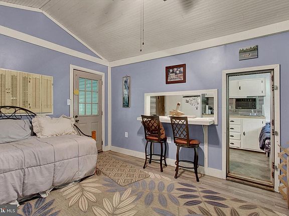 6th image of 89 Oak Ln
