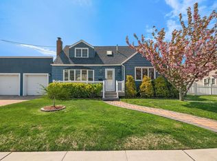 4552 Decatur Pl, Island Park, NY 11558