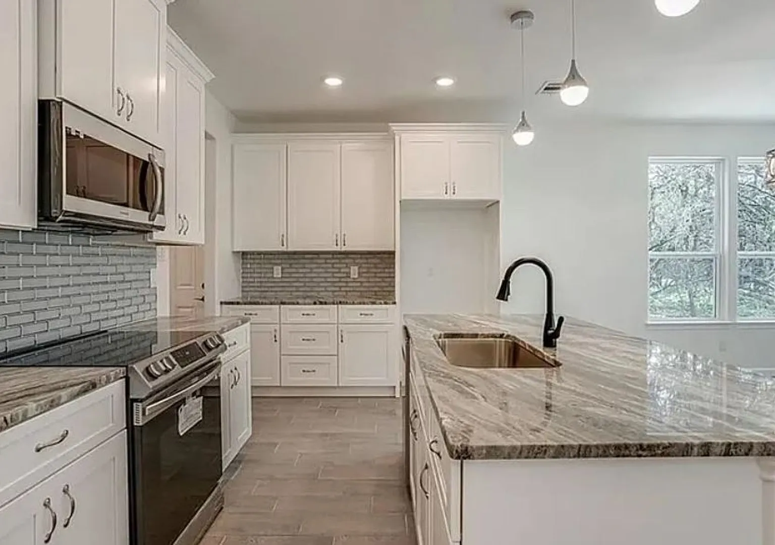 1583 Bonnyview Dr — Photo 4