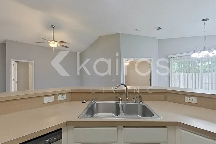 225 Leebeck Cir — Photo 7