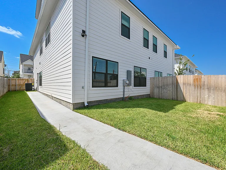 Cooner Residenace — Photo 15