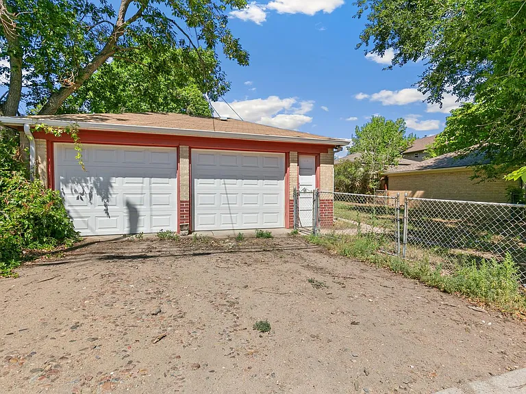 2630 S York St — Photo 23