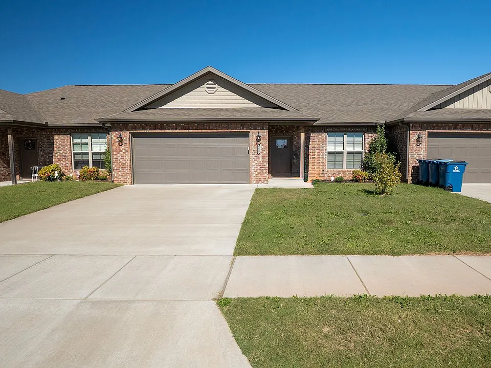 1915 Booker Cir