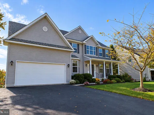 2690 Saint Victoria Dr, Gilbertsville, PA 19525