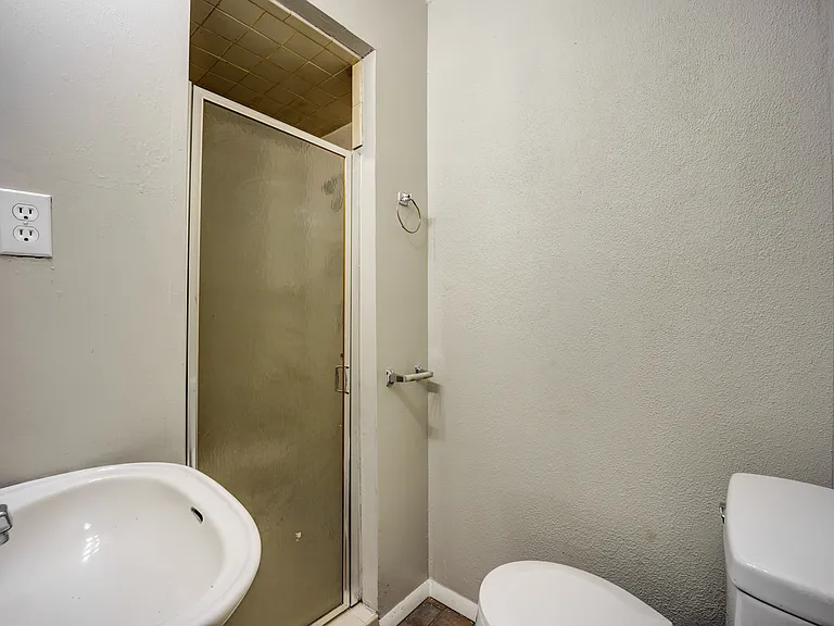 2816 Memphis St — Photo 11