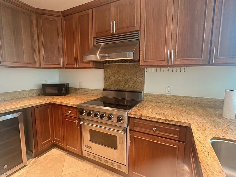 1199 Bishop St #16B — Photo 28