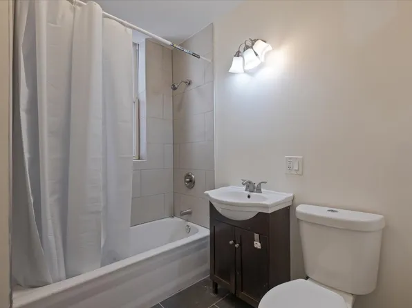 4211 W Gladys Ave APT 2, Chicago, IL 60624