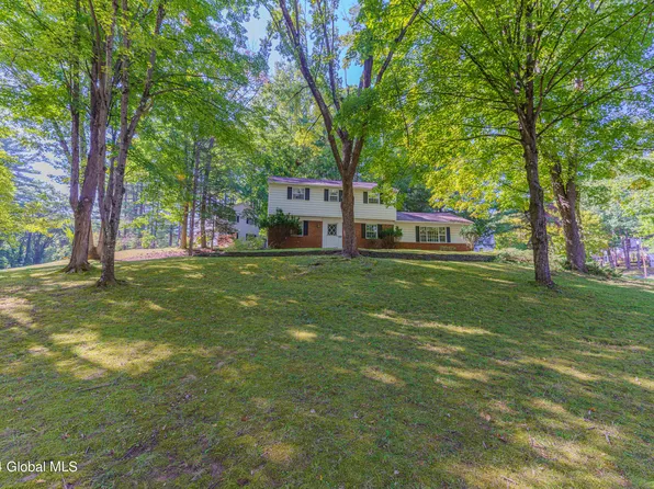 17 Hillside Drive, Ballston Lake, NY 12019