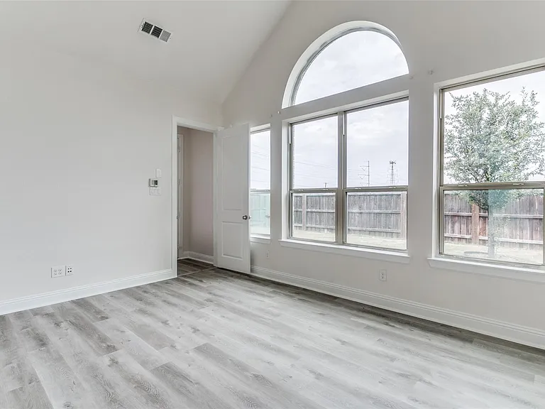 523 Paddock Way — Photo 13