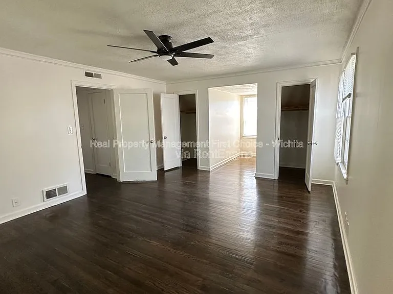 333 N Oliver St — Photo 13