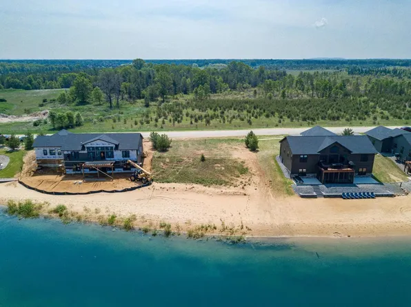 W5822 37th Street, New Lisbon, WI 53950