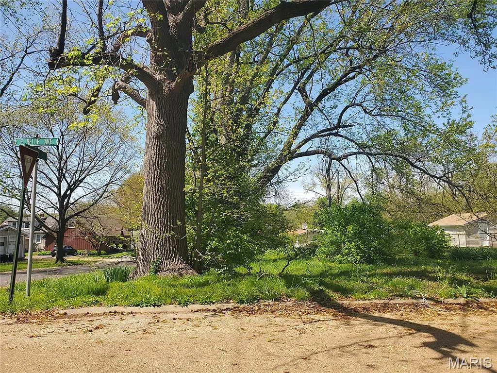 1801 E Belle Ave photo 1