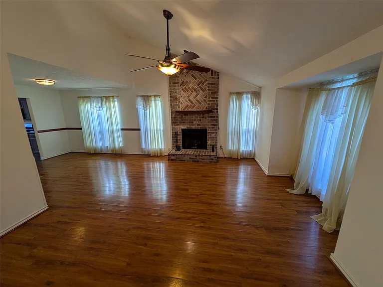 17054 Cairnlassie St — Photo 3