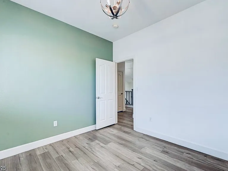 128 Tilbury Ave — Photo 22