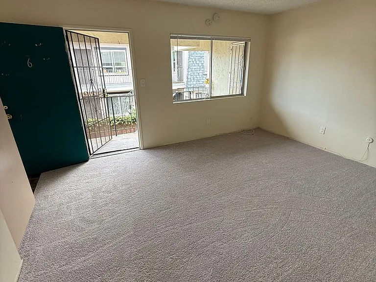 4648 Kansas St — Photo 6