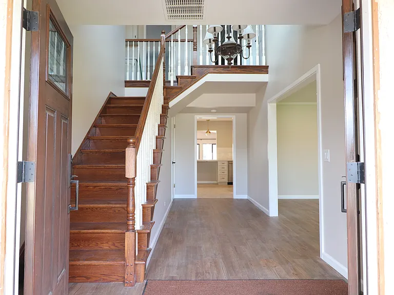 565 Clubhouse Dr — Photo 3