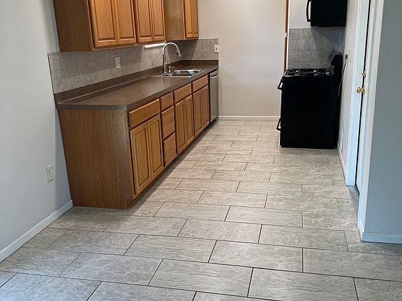 3rd image of 506 Avondale Ln